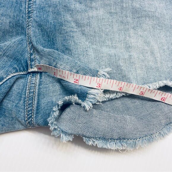 Torrid Light Wash Cotton Denim Blue Jean Raw Hem Shorts Size 14 NEW - Picture 9 of 10